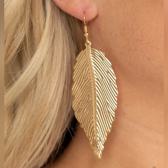 paparazzi Jewelry - Gold Earrings. NWT